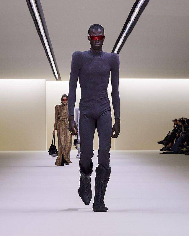 Koleksi Fashion Pria dari Balenciaga di Paris Fashion Week Fall/Winter 2023-2024 (Instagram.com/balenciaga)
