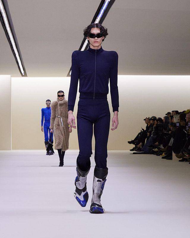 Koleksi Fashion Pria dari Balenciaga di Paris Fashion Week Fall/Winter 2023-2024 (Instagram.com/balenciaga)