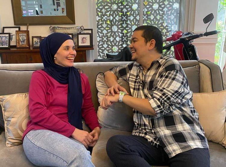 Gak Berseteru, 10 Pasangan Selebriti Ini Pilih Jalan Damai Saat Cerai