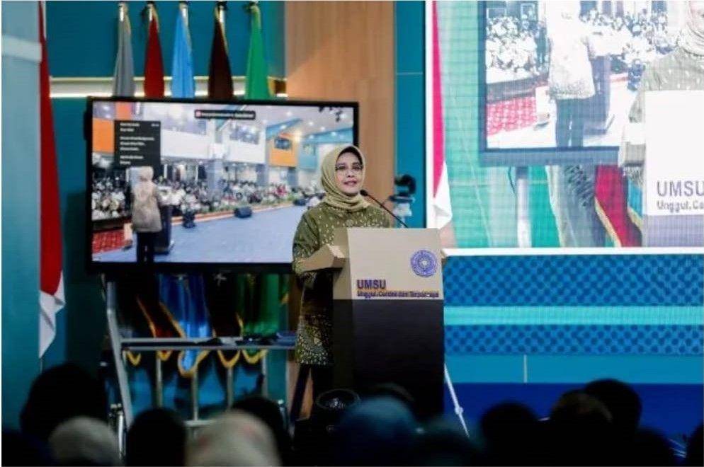 Hakim Konstitusi Prof Dr Enny Urbaningsih SH MHum saat memberikan kuliah umum di kampus UMSU. (Dok. IDN Times)