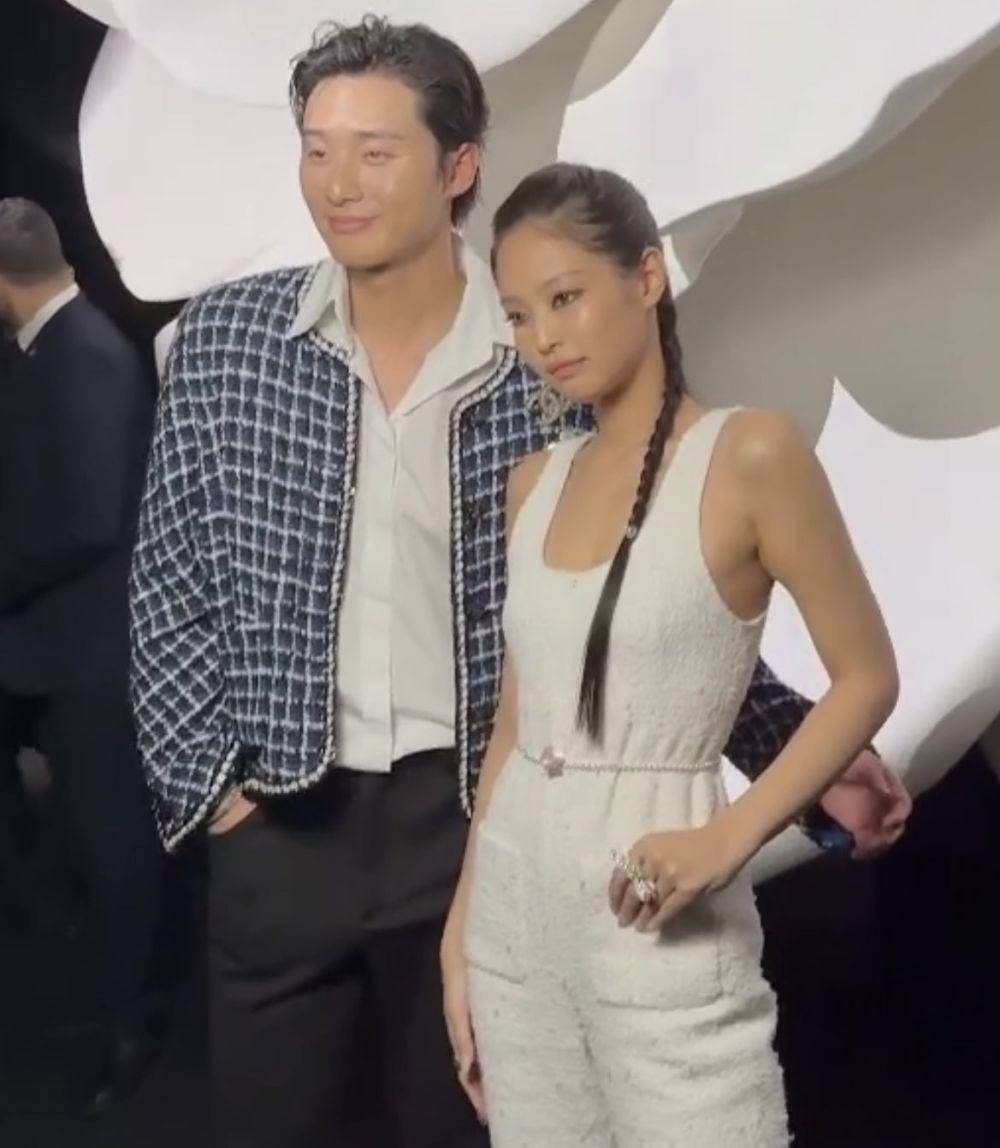 Park Seo Joon dan Jennie di Paris Fashion Week 2023 (instagram.com/dazedkorea)