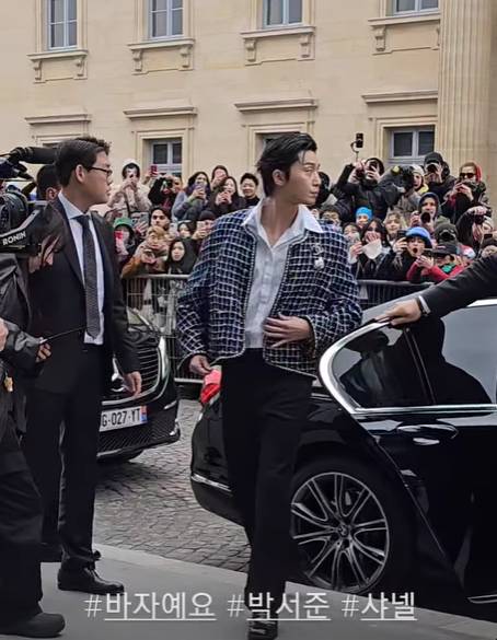 Park Seo Joon di Paris Fashion Week 2023 (instagram.com/harpersbazaarkorea)