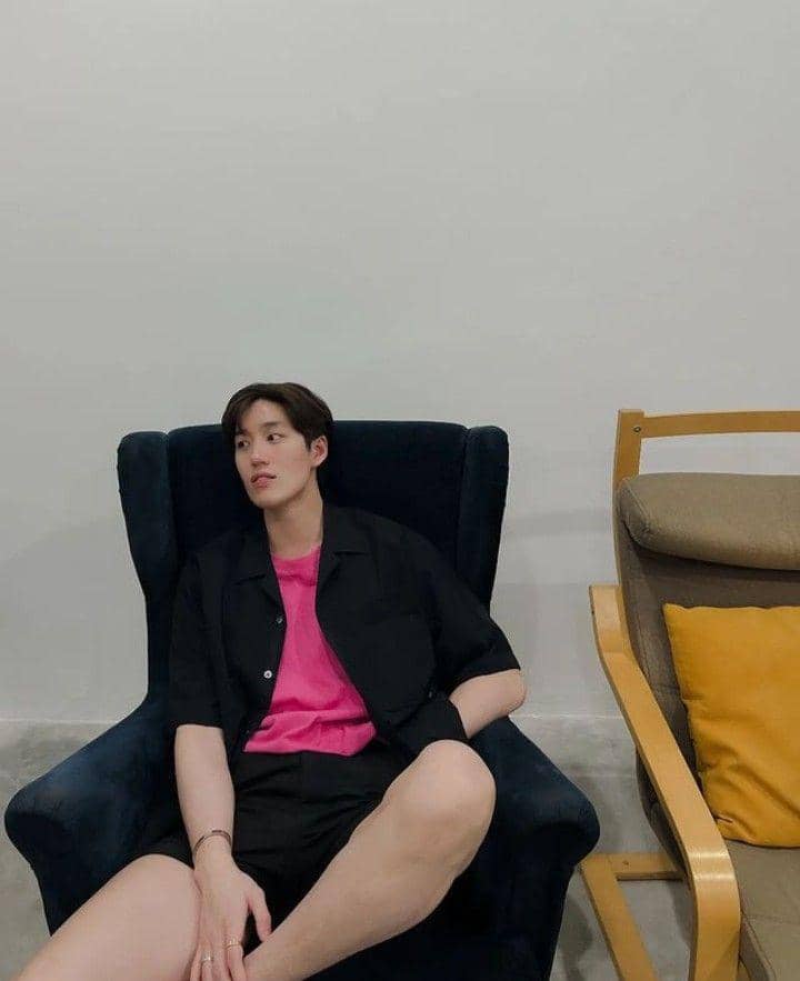 black outfit ala Lee Thanapob (instagram.com/thanapob_lee)