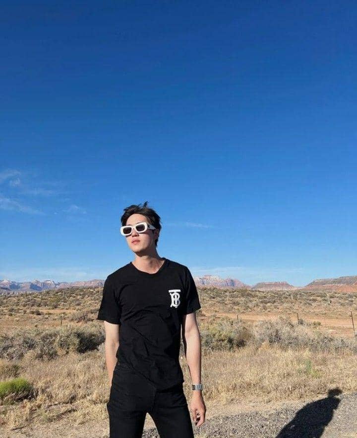 black outfit ala Lee Thanapob (instagram.com/thanapob_lee)