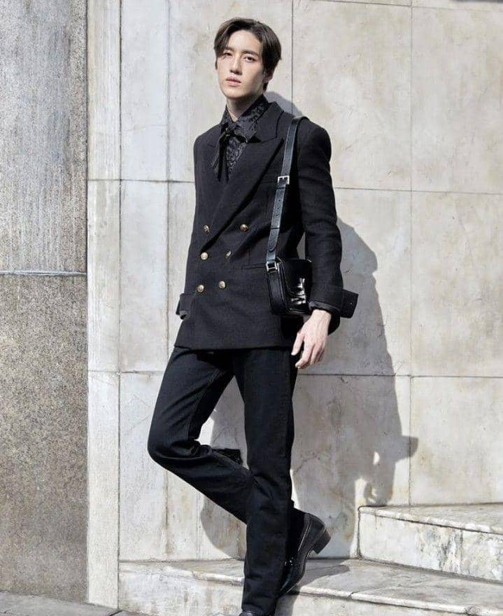 black outfit ala Lee Thanapob (instagram.com/thanapob_lee)