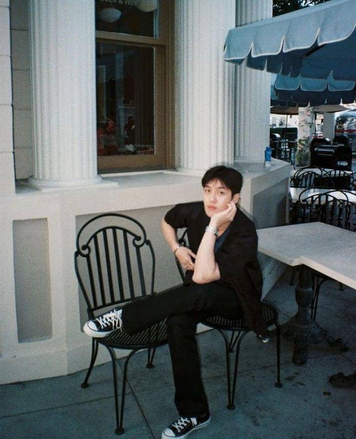 black outfit ala Lee Thanapob (instagram.com/thanapob_lee)