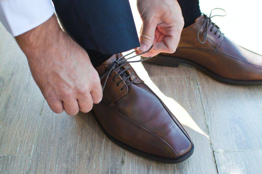 ilustrasi sepatu kulit (Pexels.com/Lukas)