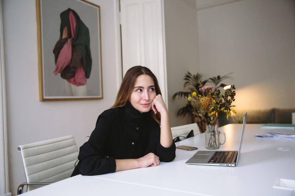 ilustrasi wanita bekerja (pexels.com/polina zimmerman)