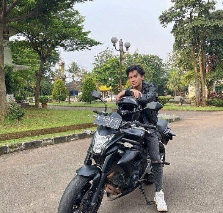 Potret Boyfriend Material (instagram.com/farhanrasyidd)