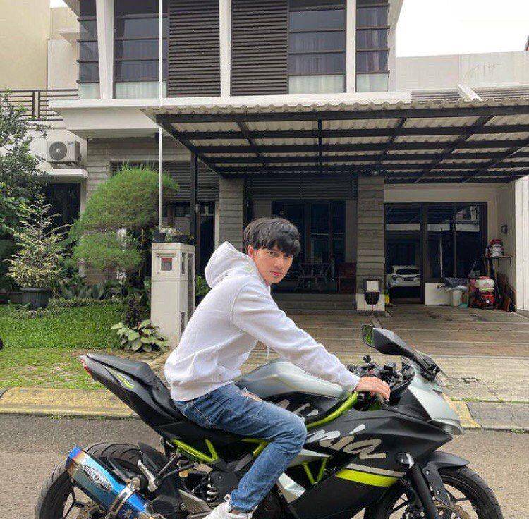Potret Boyfriend Material (instagram.com/farhanrasyidd)