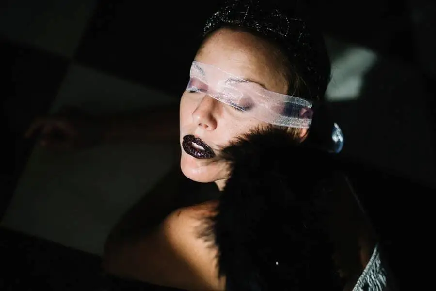 Erkak qizning eshagini yalaydi. Onlayn tomosha qiling. Gozal yalangoch qiz seks video