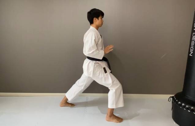 ilustrasi Dachi dalam Karate (Youtube.com)