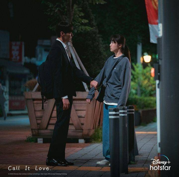 Kim Young Kwang dan Lee Sung Kyung di drama Call It Love (instagram.com/disneyplushotstarid)