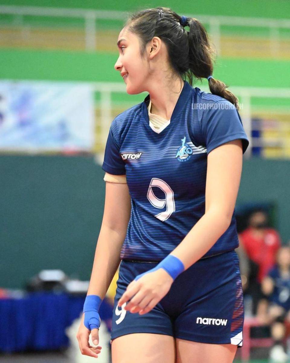 Adinda Indah (instagram.com/lifcofotograph via instagram.com/adindaindah_09)