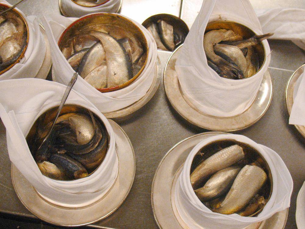 Ilustrasi surströmming (npr.org)