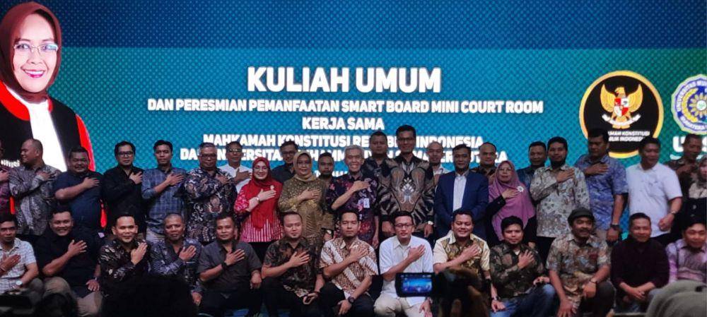 Pemanfaatan Smart Board Mini Court Room Kerjasama Mahkamah Konstitusi Republik Indonesia dan Universitas Muhammadiyah Sumatera Utara (UMSU) resmi diluncurkan. (Dok. IDN Times)