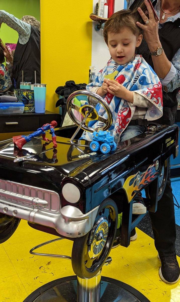 potret hal unik di dalam barbershop (reddit.com/user/Maybeiliketheabuse)