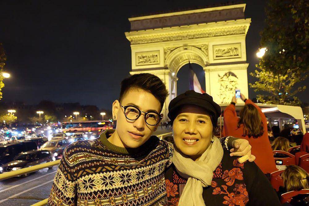 Zee Phuwaryne Keenan bersama ibunya yang orang Indonesia (instagram.com/zeezeez)