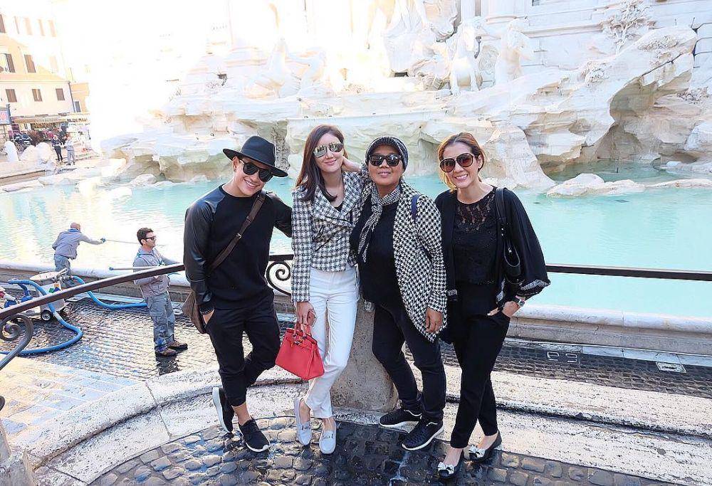 Zee Phuwaryne Keenan dan ibunya yang berasal dari Indonesia (instagram.com/zeezeez)