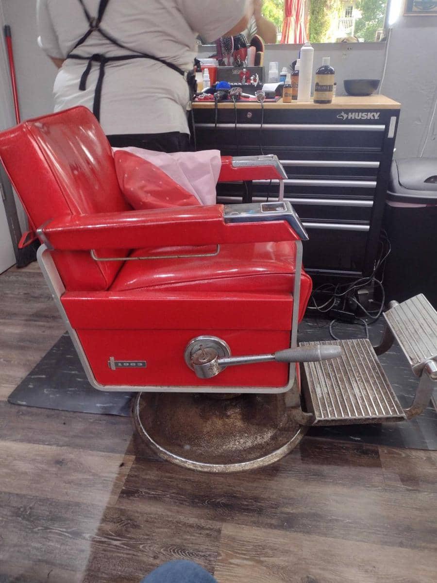 potret hal unik di dalam barbershop (reddit.com/user/Enough-Membership-47)