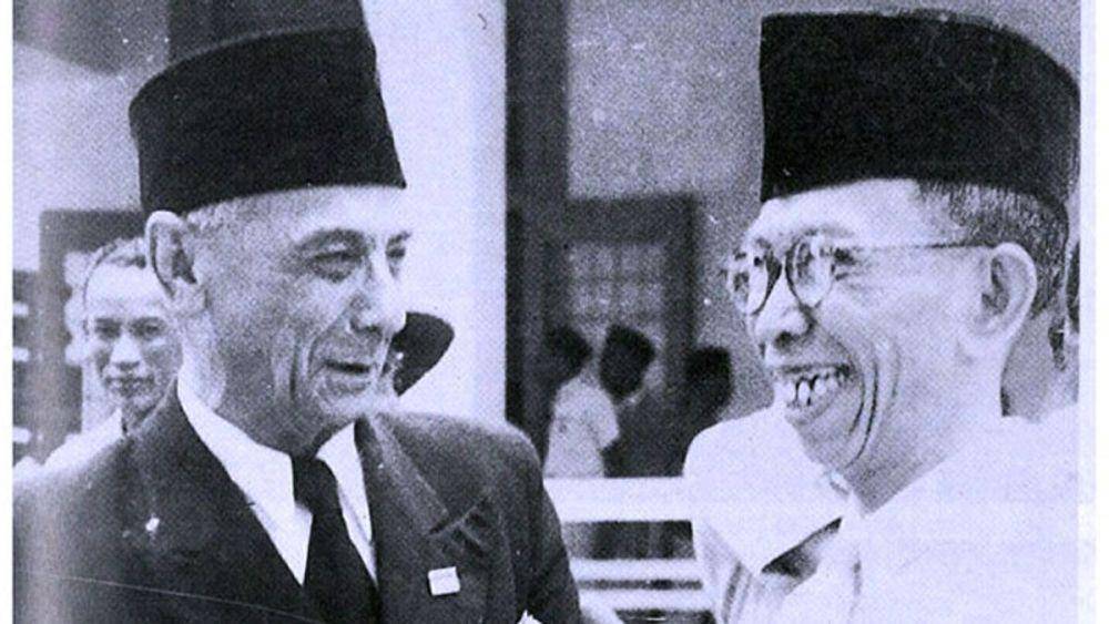 potret Douwes Dekker dan Soewardi Soerjaningrat dalam acara sidang KNIP di Malang, Jawa Timur pada 1947 (dok. Historical)
