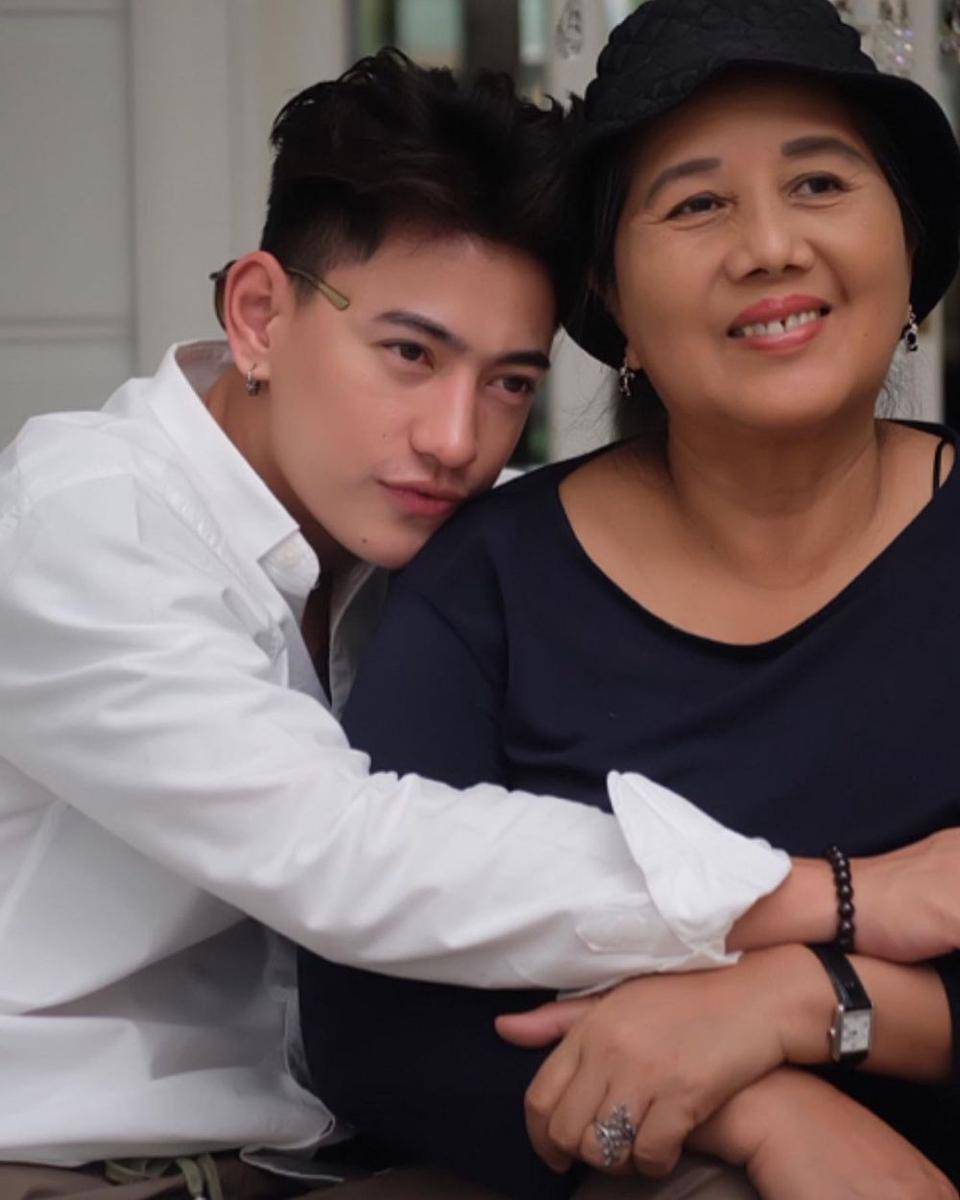 Zee Phuwaryne Keenan dan ibunya yang berasal dari Indonesia (instagram.com/zeezeez)
