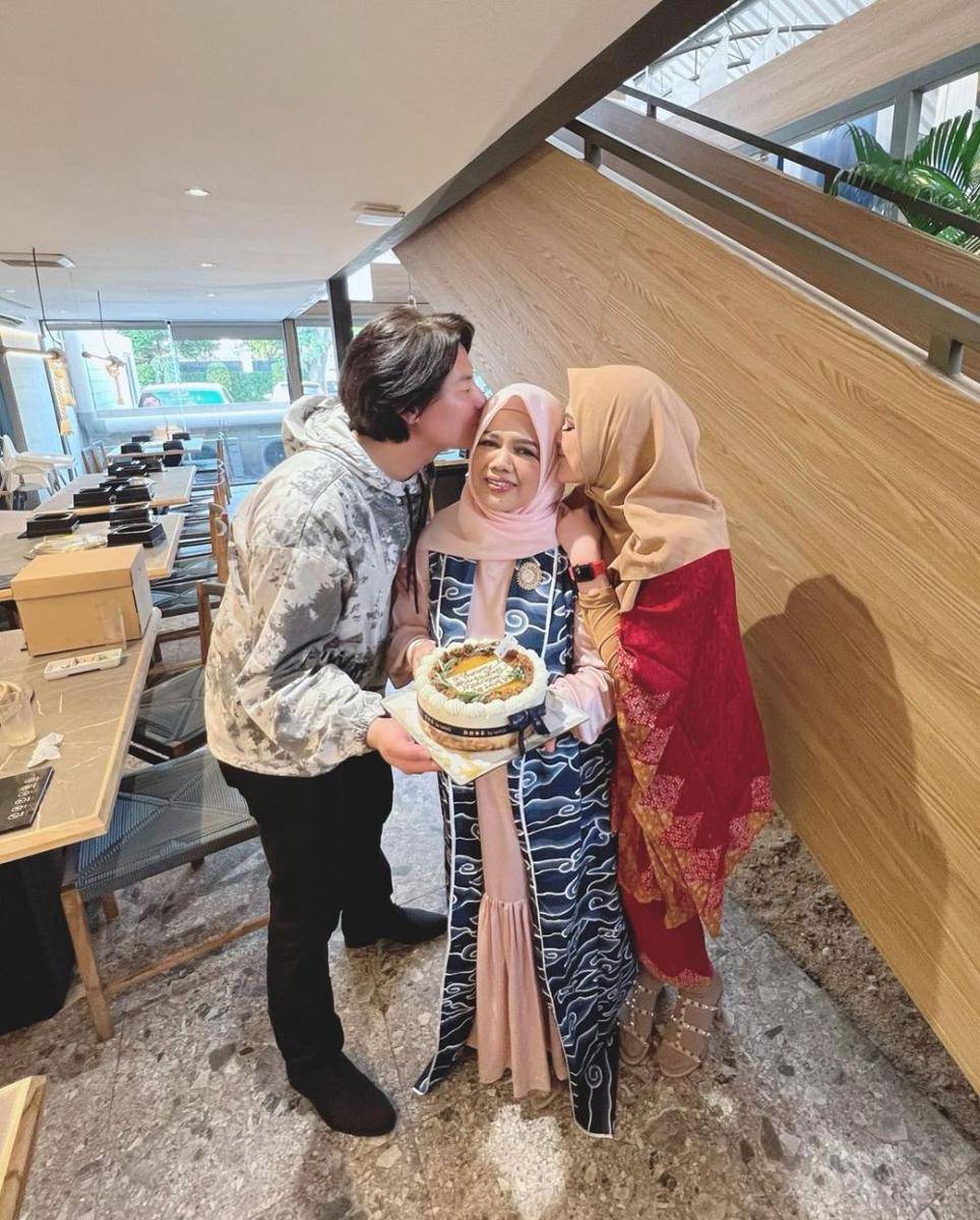 kejutan ultah buat mama Cut Meyriska (instagram.com/cutratumeyriska)