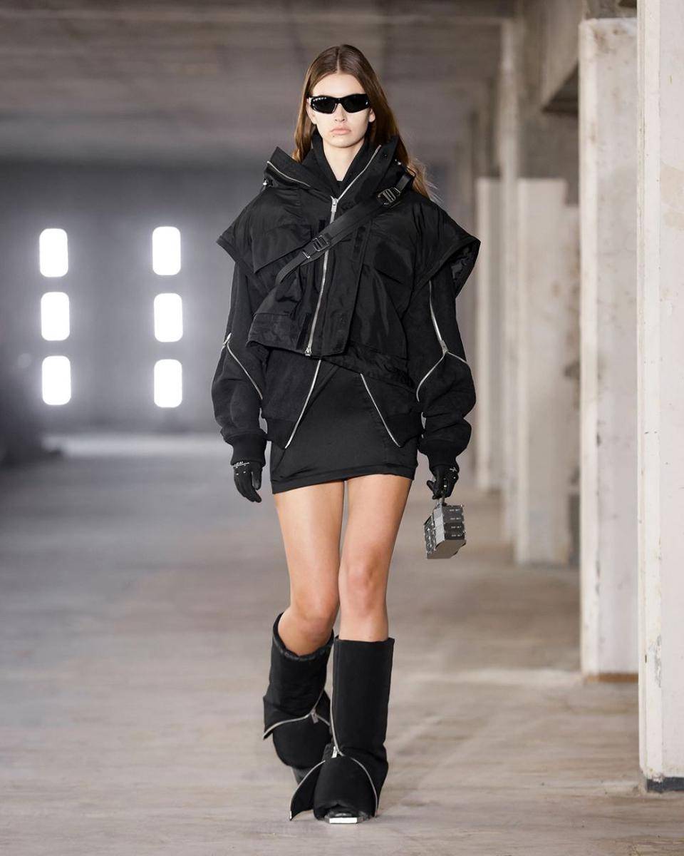 Koleksi Heliot Emil di Paris Fashion Week 2023 (instagram.com/heliot_emil)