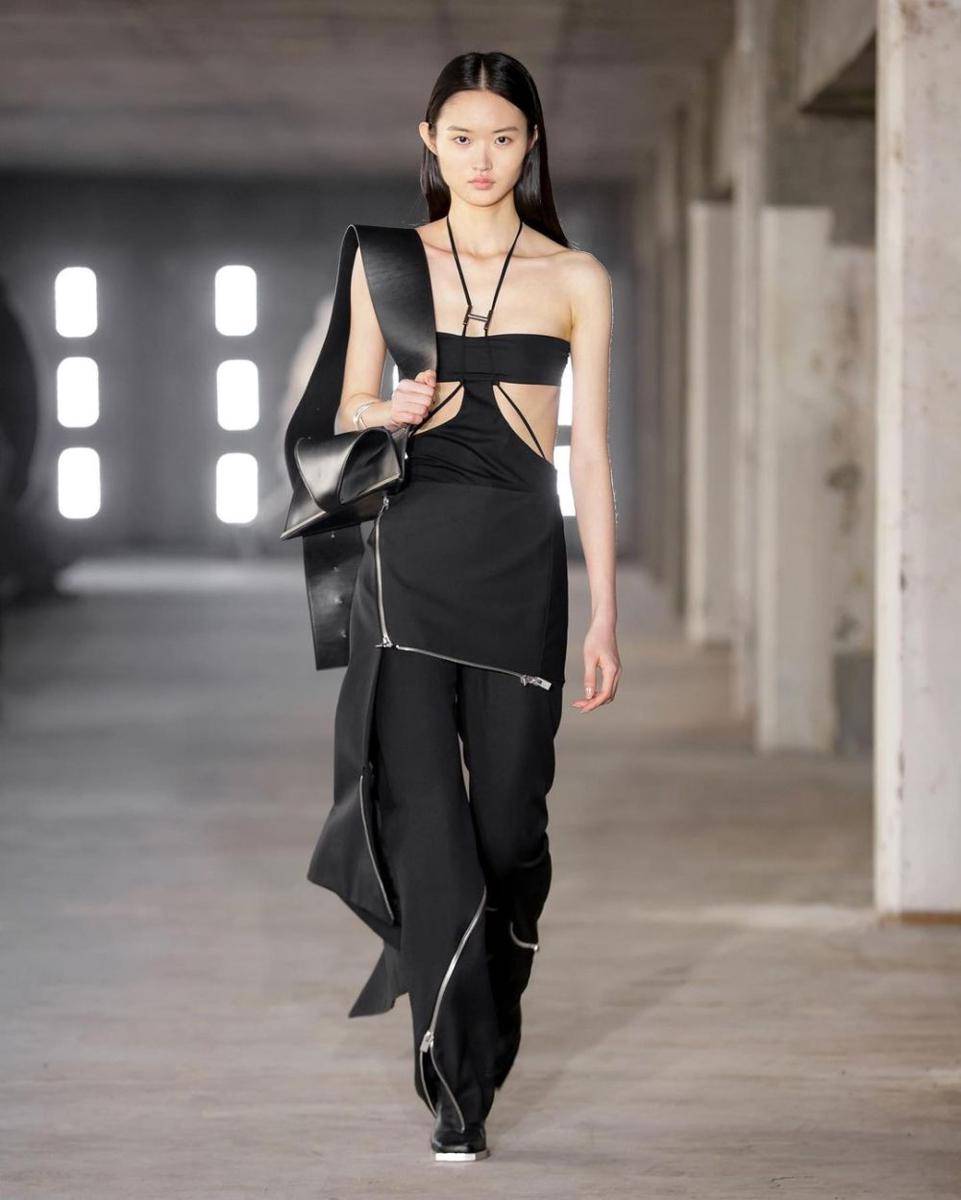 Koleksi Heliot Emil di Paris Fashion Week 2023 (instagram.com/heliot_emil)