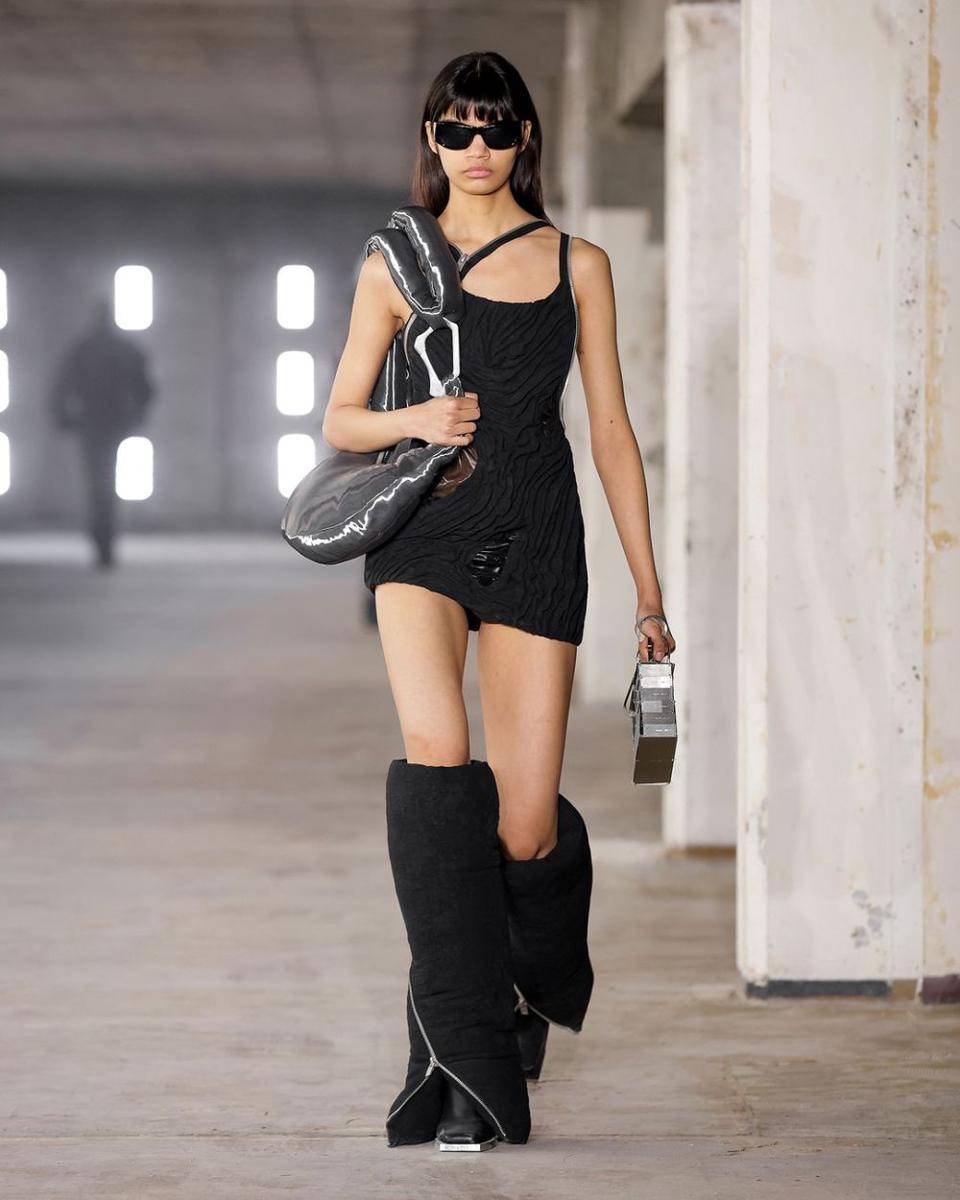 Koleksi Heliot Emil di Paris Fashion Week 2023 (instagram.com/heliot_emil)
