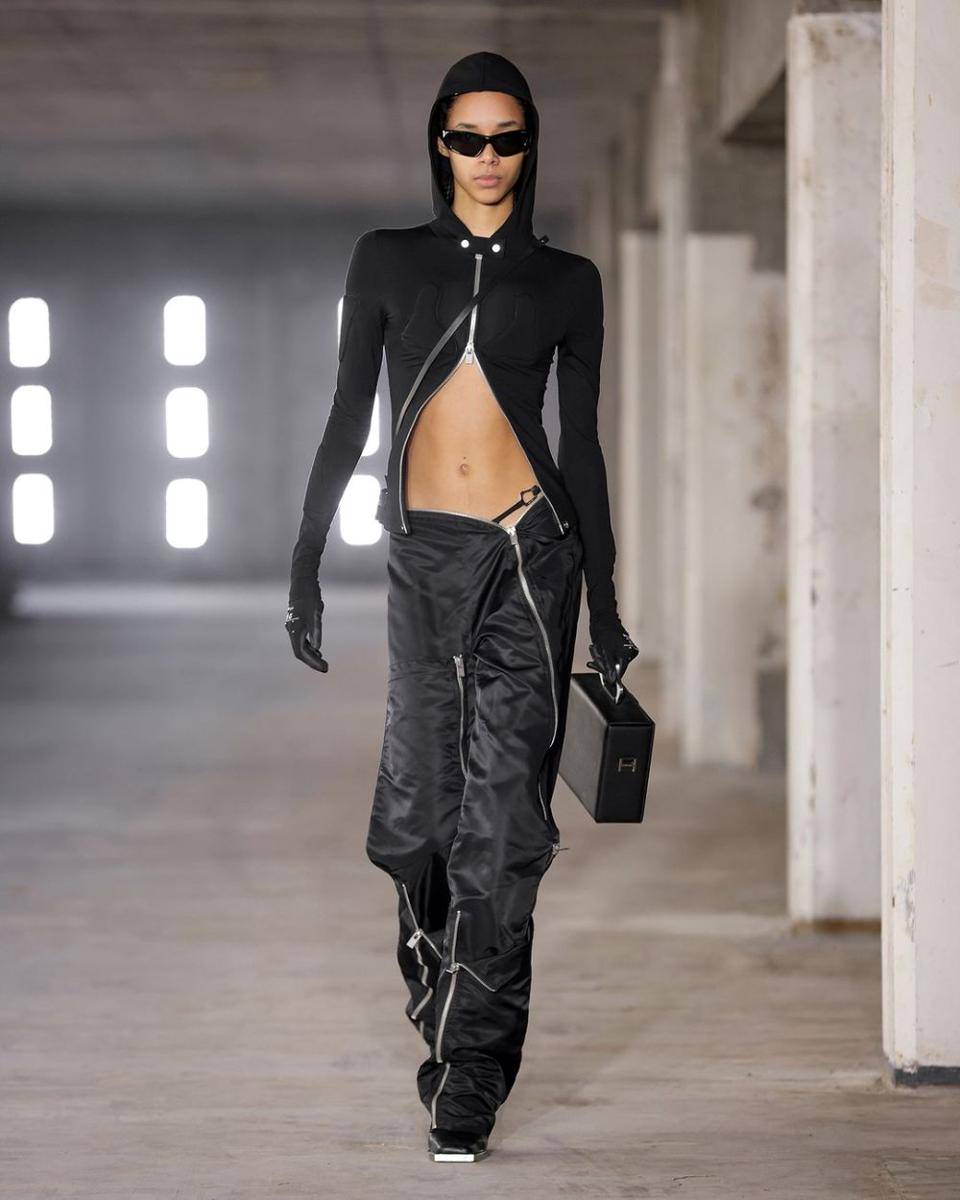 Koleksi Heliot Emil di Paris Fashion Week 2023 (instagram.com/heliot_emil)