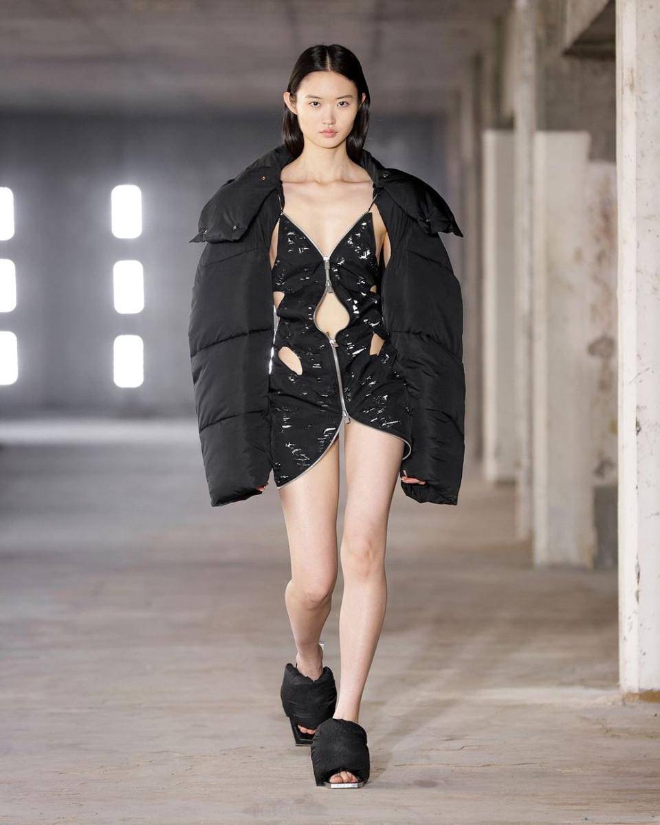 Koleksi Heliot Emil di Paris Fashion Week 2023 (instagram.com/heliot_emil)