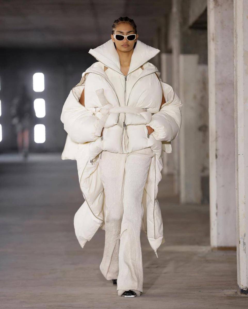 Koleksi Heliot Emil di Paris Fashion Week 2023 (instagram.com/heliot_emil)