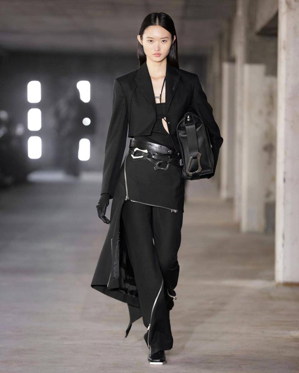 Koleksi Heliot Emil di Paris Fashion Week 2023 (instagram.com/heliot_emil)