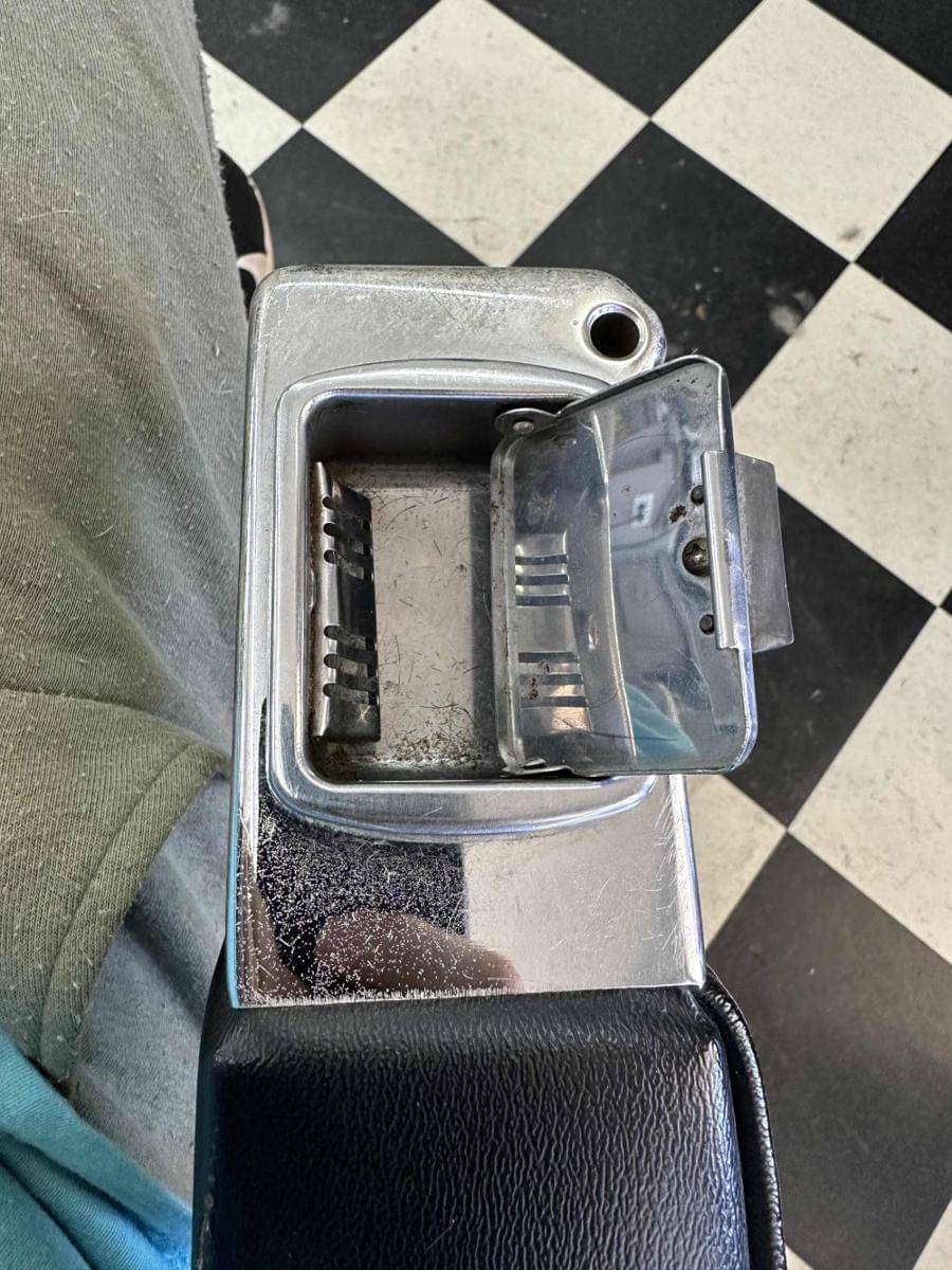 potret hal unik di dalam barbershop (reddit.com/user/totaltimeontask)