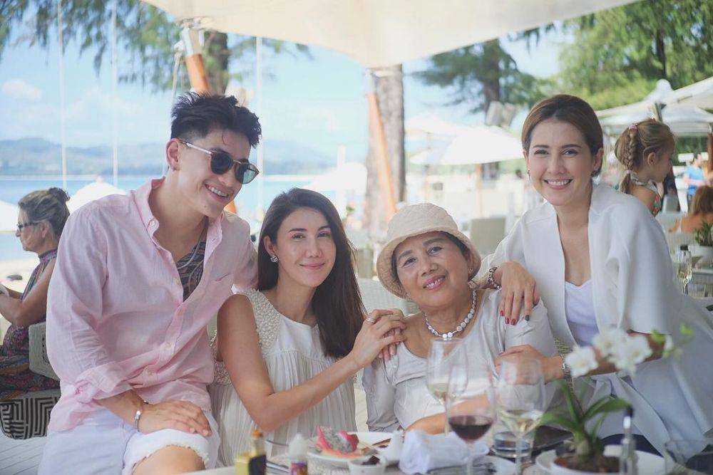 Zee Phuwaryne Keenan dan ibunya yang berasal dari Indonesia (instagram.com/zeezeez)