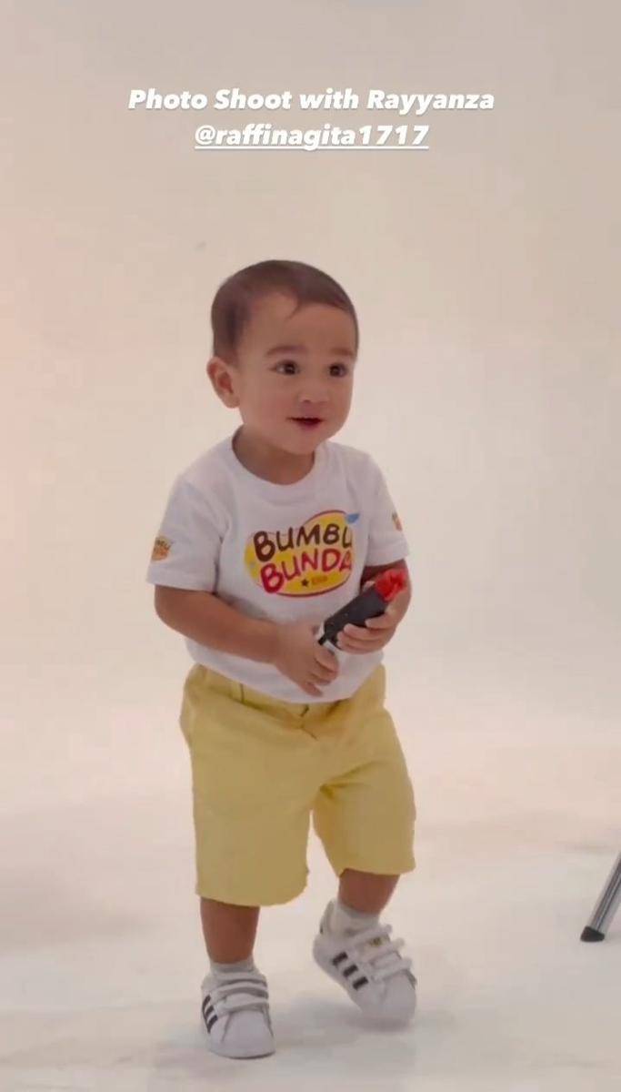 photoshoot Rayyanza jadi BA produk MPASI (instagram.com/bumbubunda.byelia)
