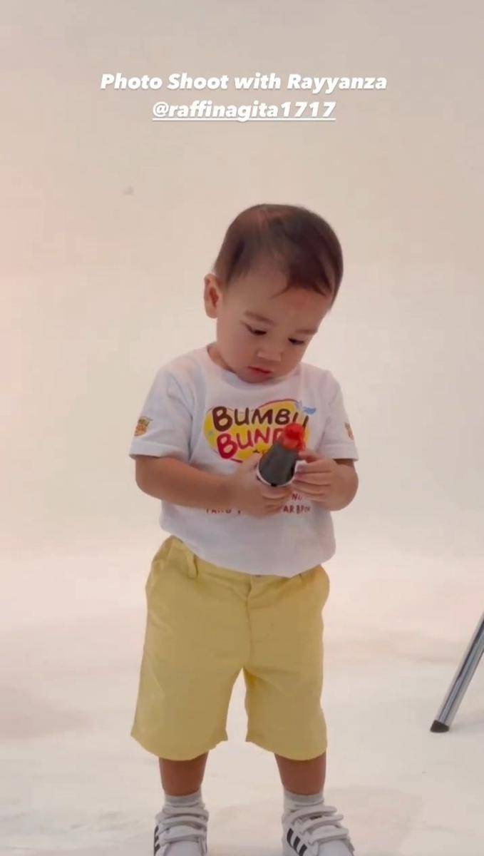 photoshoot Rayyanza jadi BA produk MPASI (instagram.com/bumbubunda.byelia)