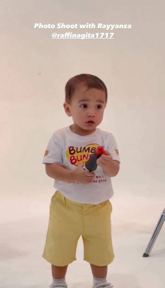 photoshoot Rayyanza jadi BA produk MPASI (instagram.com/bumbubunda.byelia)