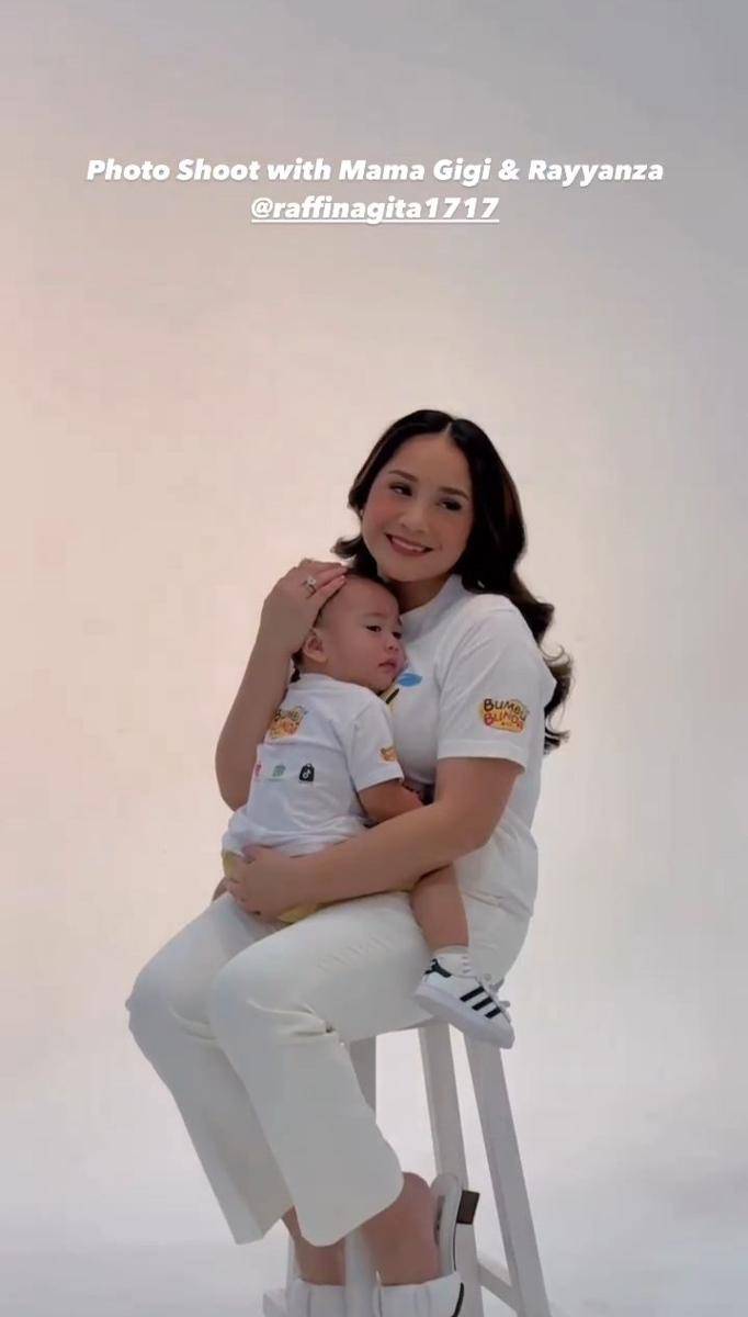 photoshoot Rayyanza jadi BA produk MPASI (instagram.com/bumbubunda.byelia)