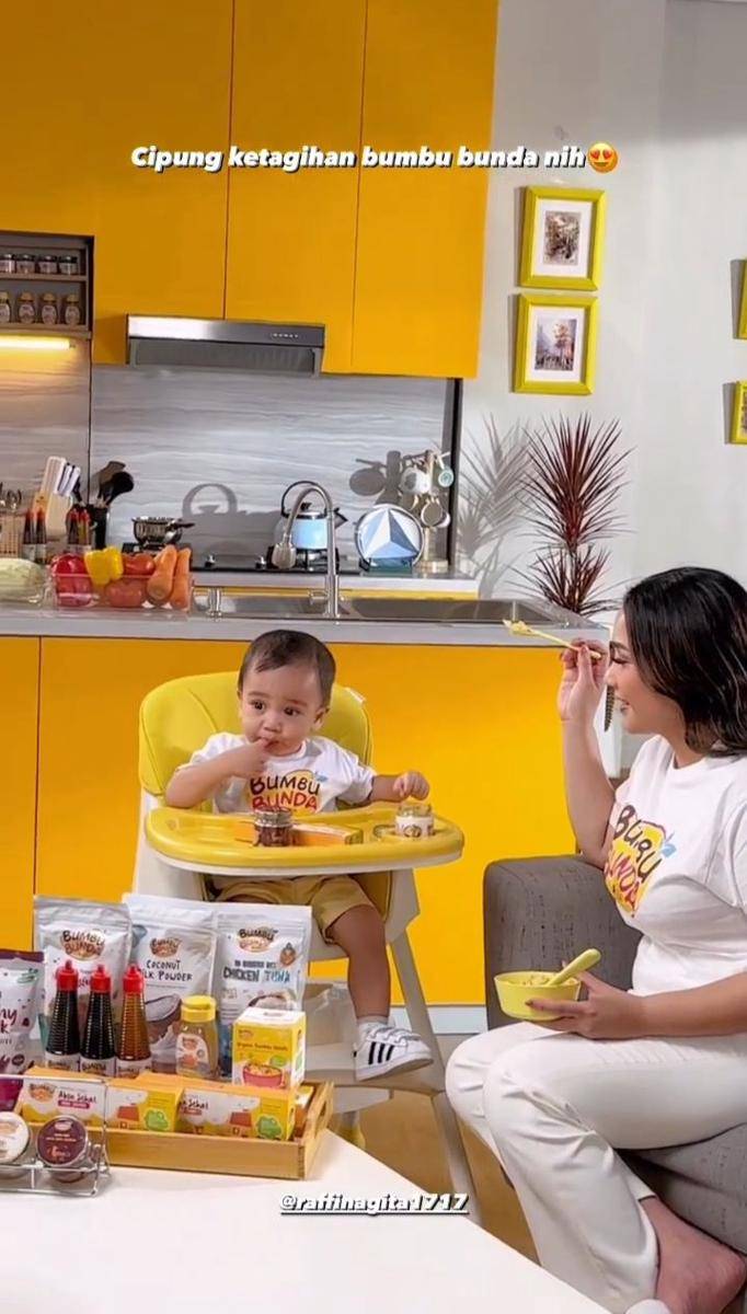 photoshoot Rayyanza jadi BA produk MPASI (instagram.com/bumbubunda.byelia)