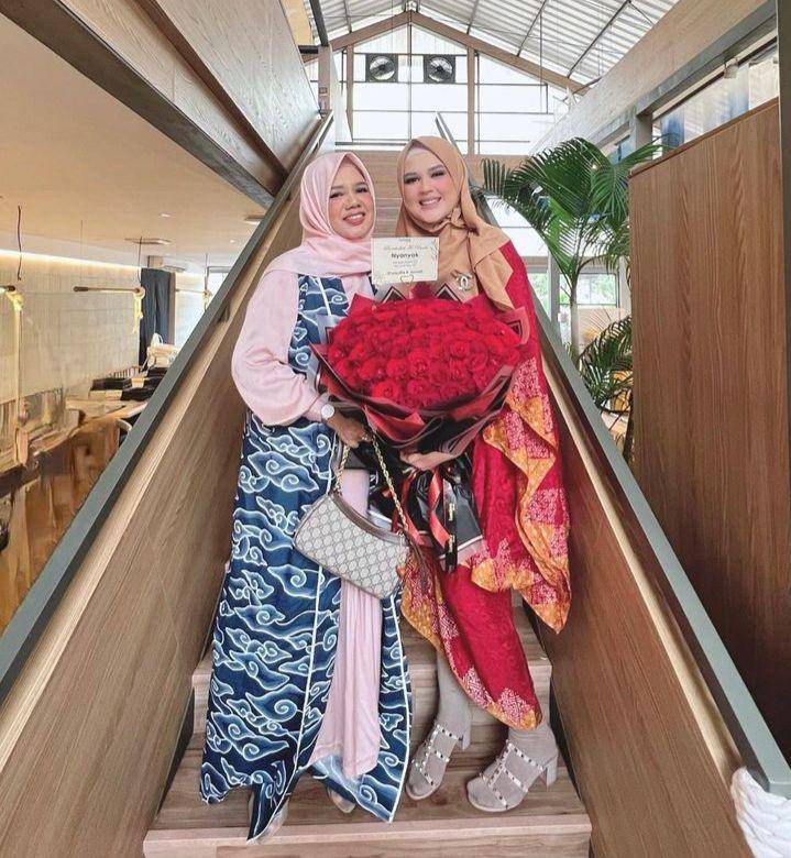 kejutan ultah buat mama Cut Meyriska (instagram.com/cutratumeyriska)