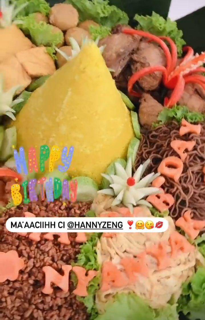 kejutan ultah buat mama Cut Meyriska (instagram.com/cutratumeyriska)