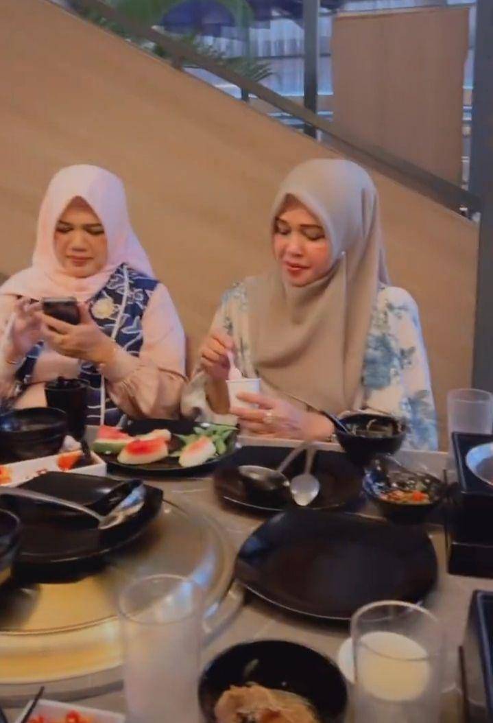 kejutan ultah buat mama Cut Meyriska (instagram.com/cutratumeyriska)