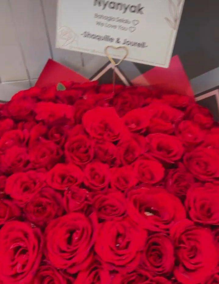kado bunga buat mama Cut Meyriska (instagram.com/cutratumeyriska)