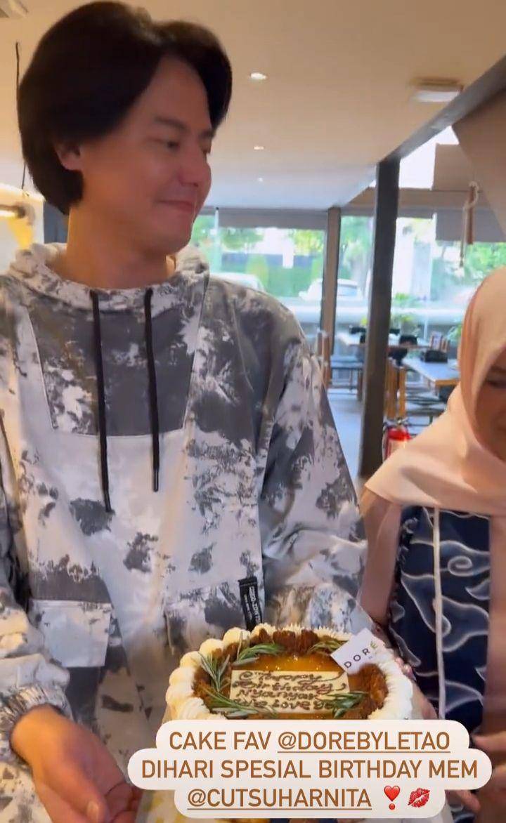 kejutan ultah buat mama Cut Meyriska (instagram.com/cutratumeyriska)