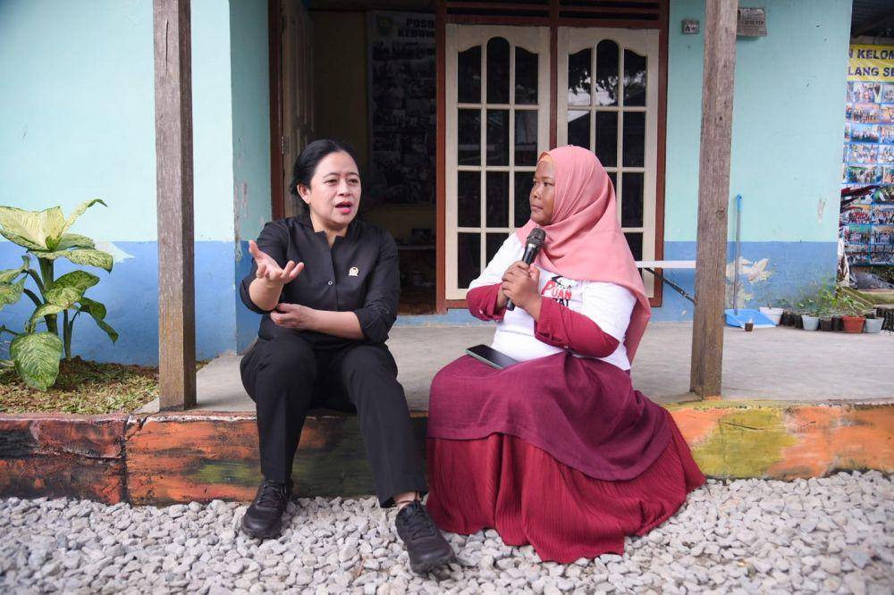 Ketua DPR, Puan Maharani (kiri) ketika menemui konstituen. (Dokumentasi PDIP)