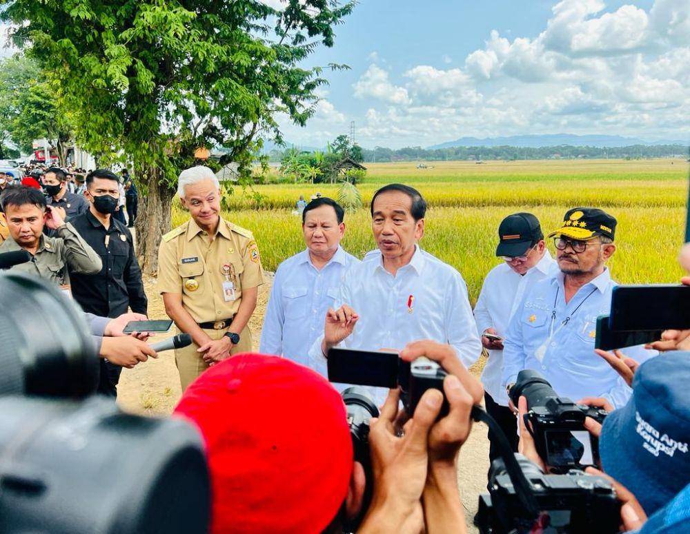 Mentan SYL mendampingi Presiden Jokowi dalam panen raya nusantara di Kabupaten Kebumen, Jawa Tengah (Dok. Kementan)