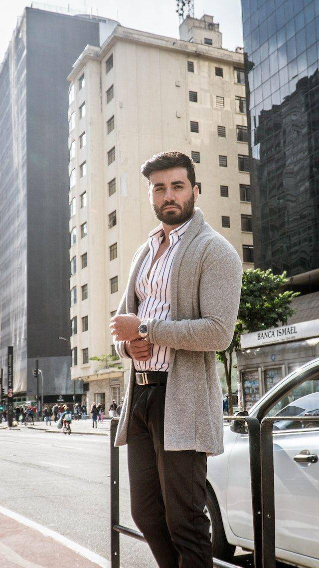 Ilustrasi cardigan pria (pexels/Cadu Carvalho)