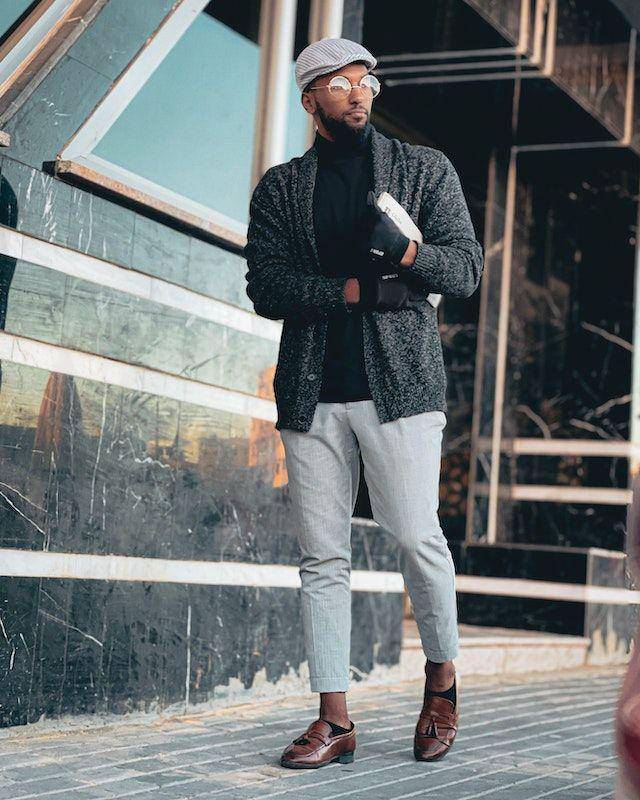 Ilustrasi cardigan pria (pexels/Osama Abo jamoos)